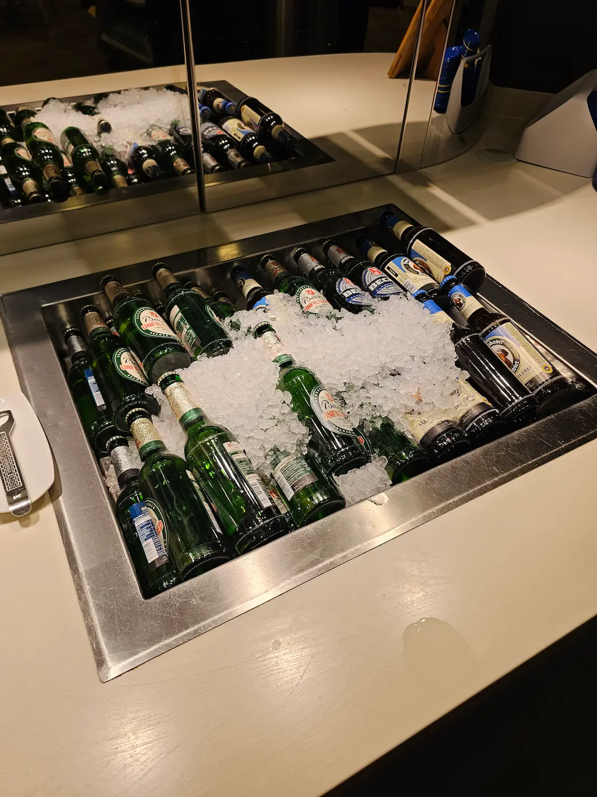 Lufthansa Lounge Frankfurt Flughafen Bier