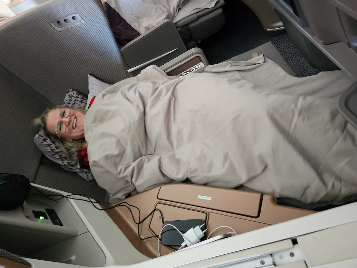 Singapore Airlines Business Class Sitz schlafen mit Frau